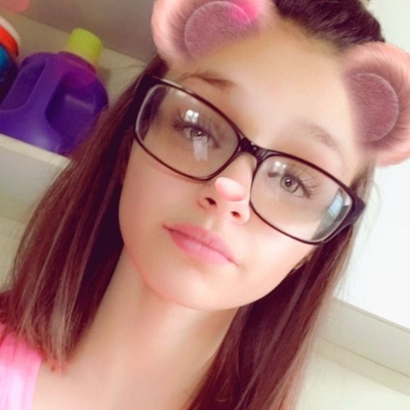 Meet your Posher, Laura - Picture 1 of 1